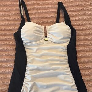 VENUS Black and White tankini top